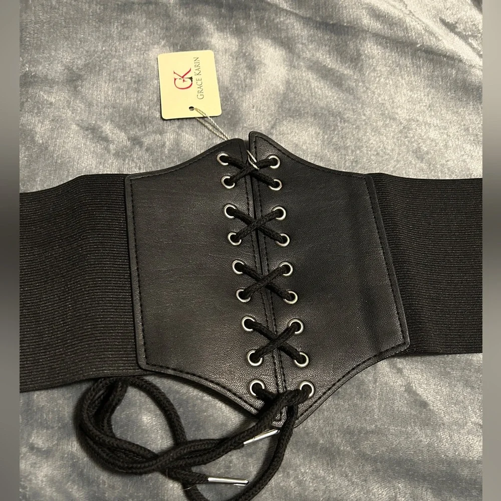 Red and Black Corset Belt Set - Picture 5 of 8